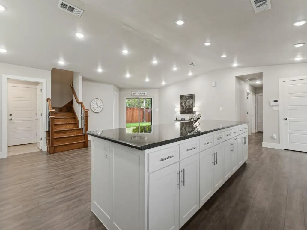 407 Pleasant Valley Lane