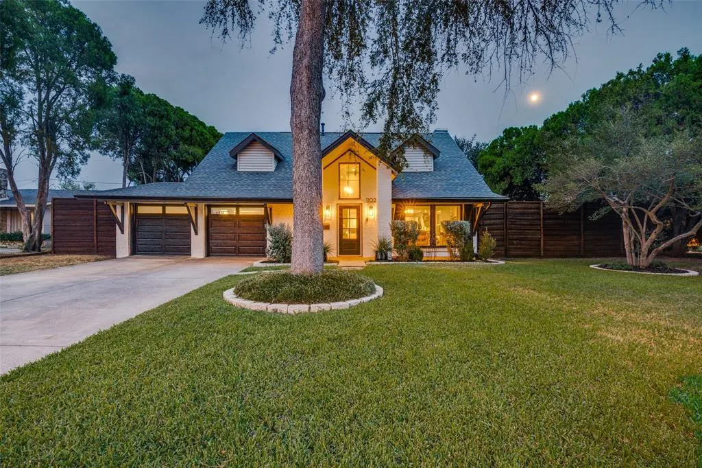 1102 Woodland Way