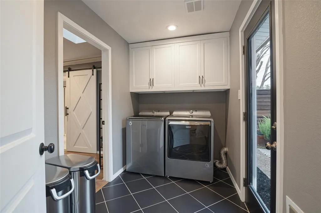 1102 Woodland Way