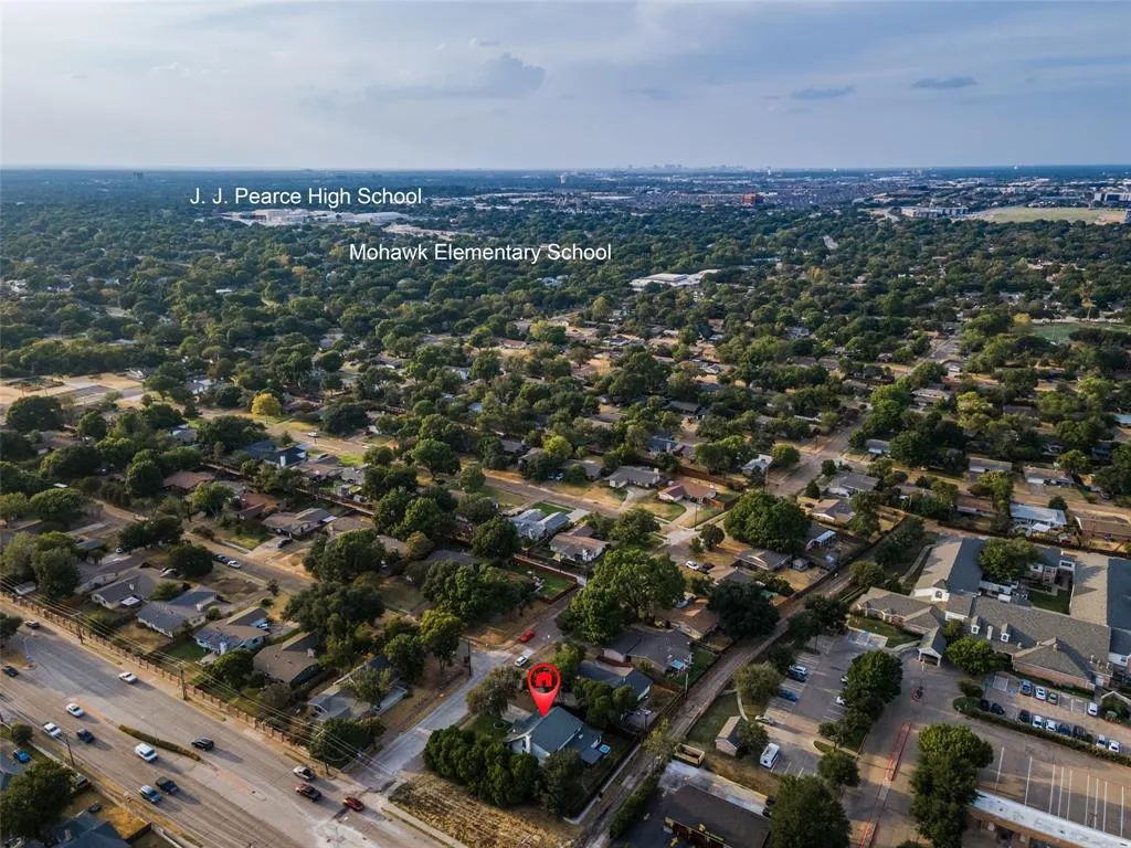 1102 Woodland Way