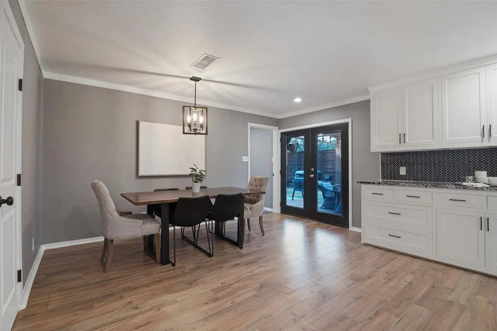 1102 Woodland Way
