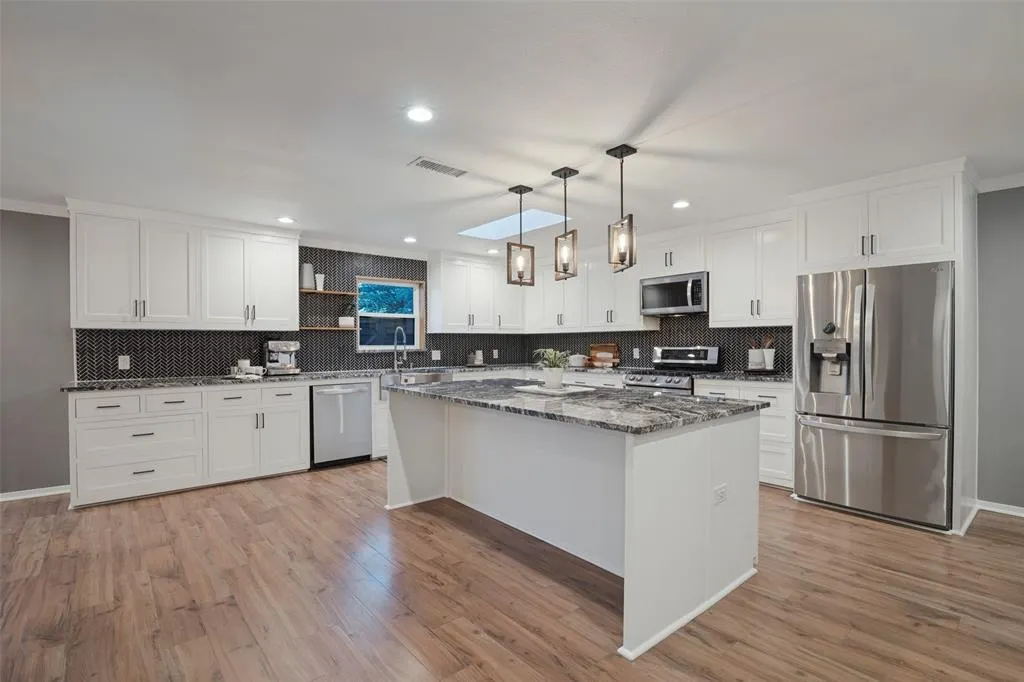 1102 Woodland Way