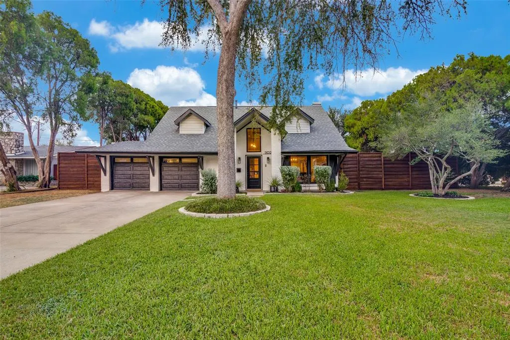 1102 Woodland Way