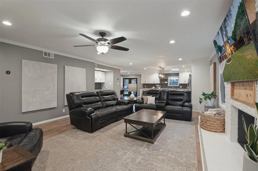 1102 Woodland Way