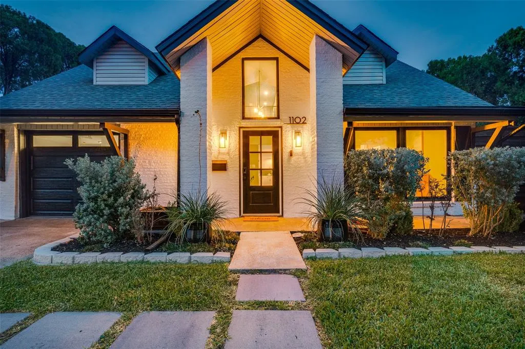 1102 Woodland Way