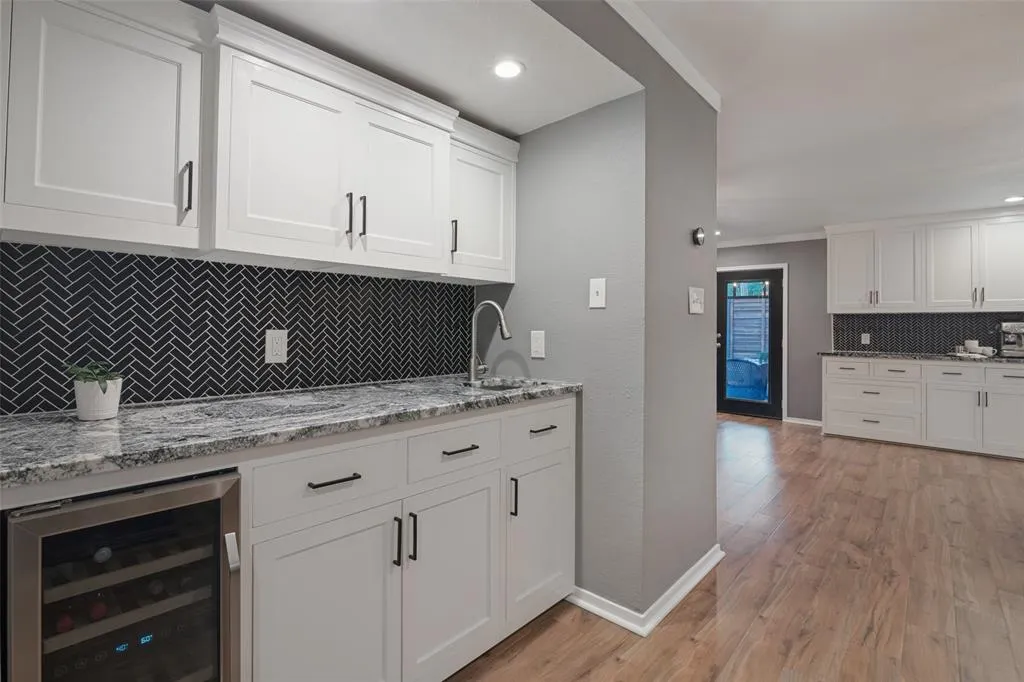 1102 Woodland Way