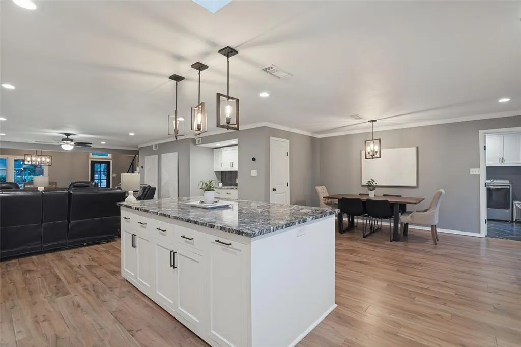 1102 Woodland Way
