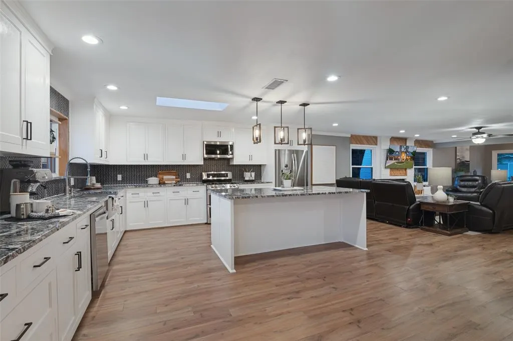 1102 Woodland Way