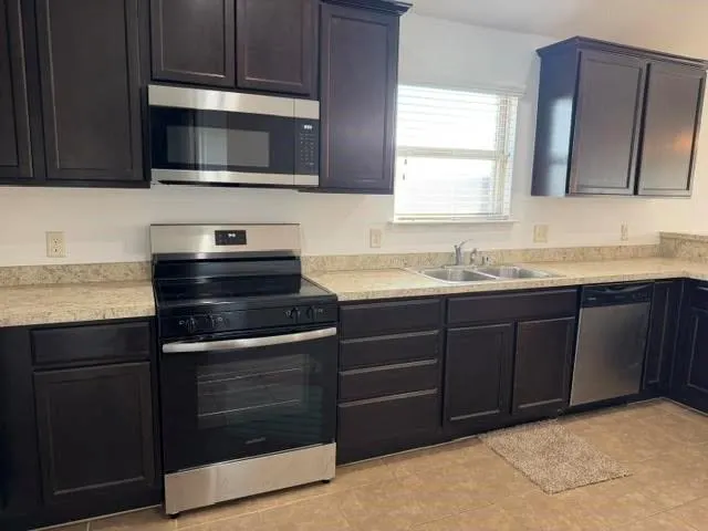 800 Elm Grove