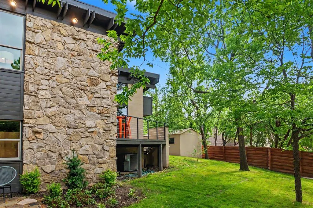 11737 Rogue Way