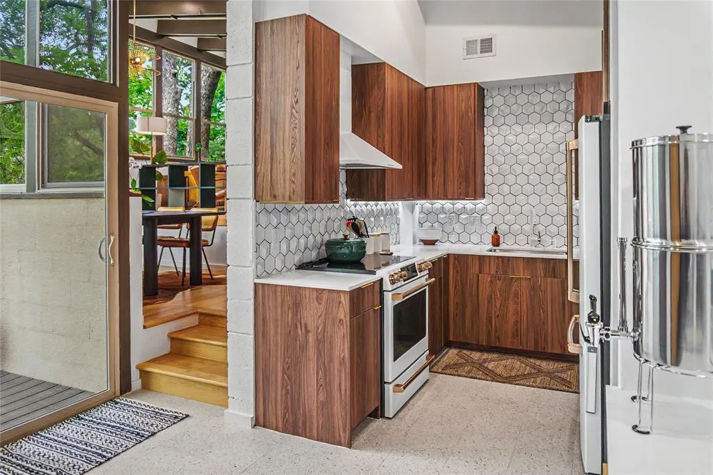 11737 Rogue Way