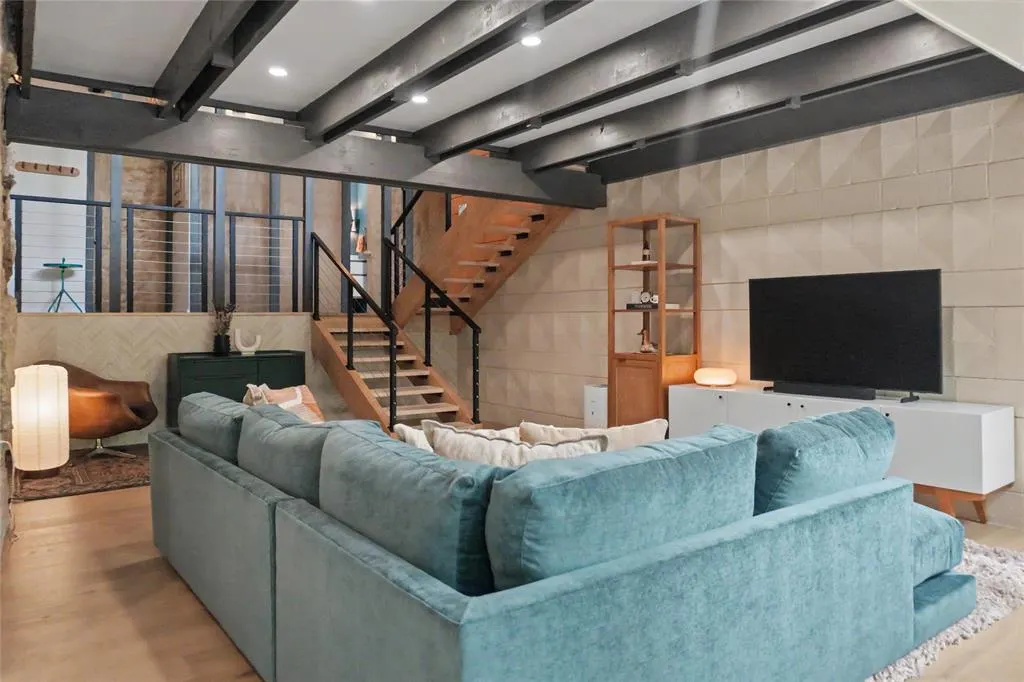 11737 Rogue Way
