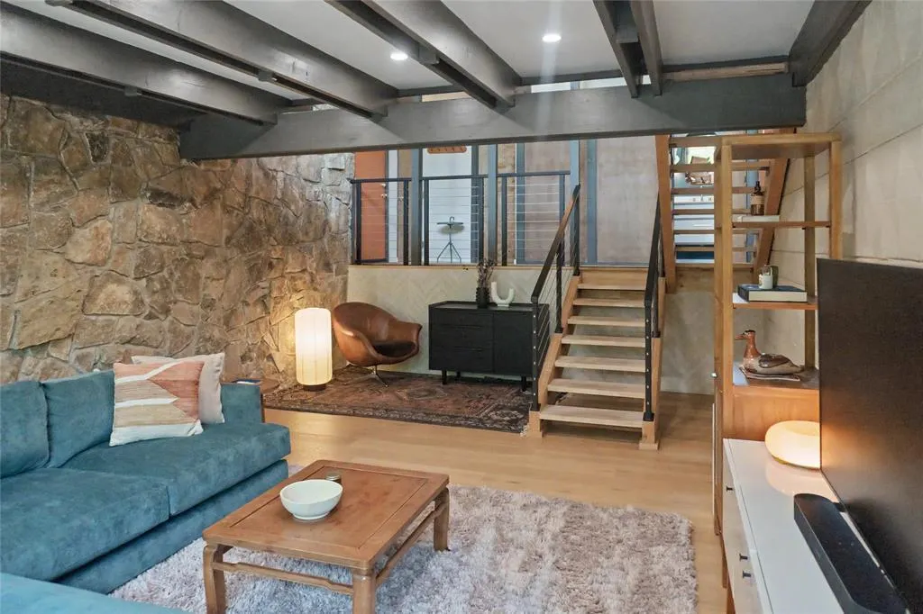 11737 Rogue Way