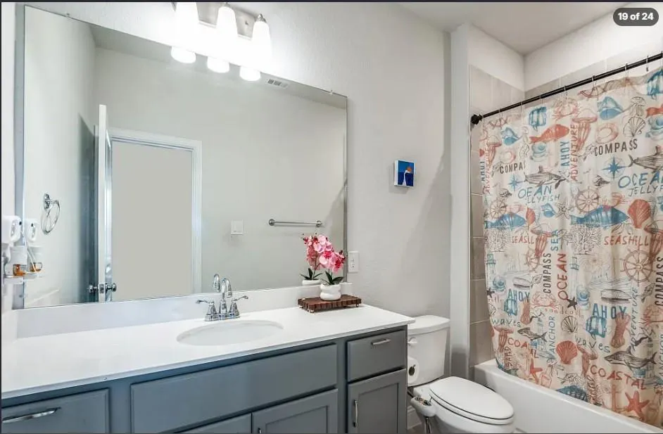 916 Azure Lane