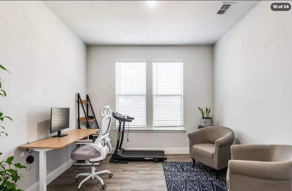 916 Azure Lane
