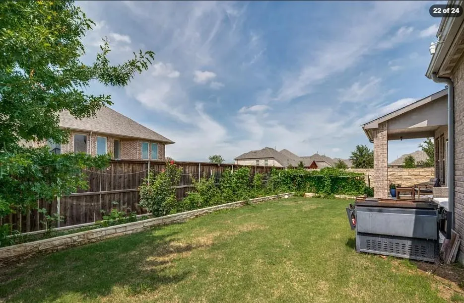 916 Azure Lane