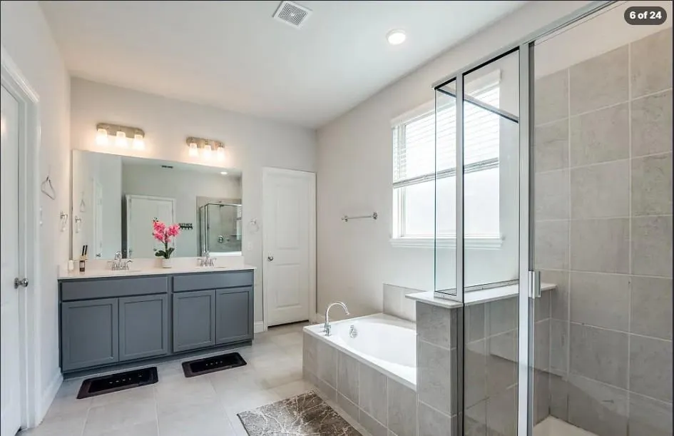 916 Azure Lane