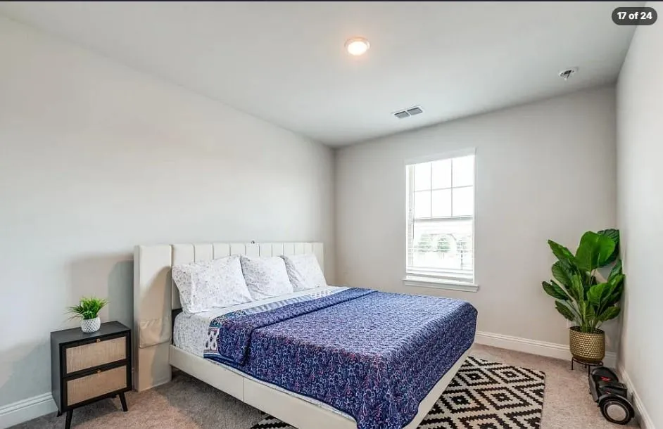 916 Azure Lane