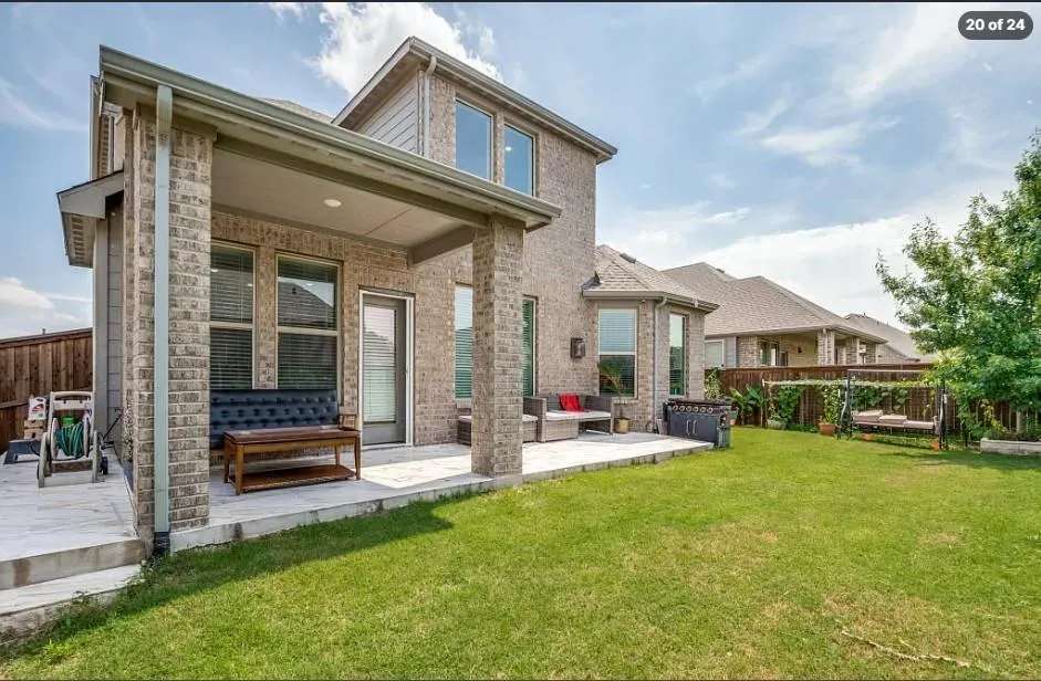 916 Azure Lane