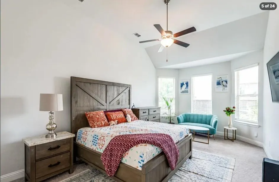 916 Azure Lane