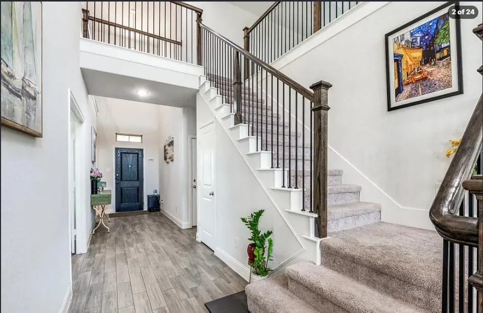 916 Azure Lane