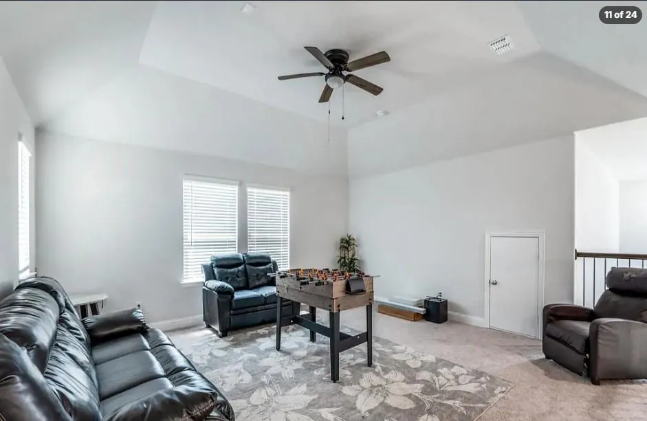 916 Azure Lane