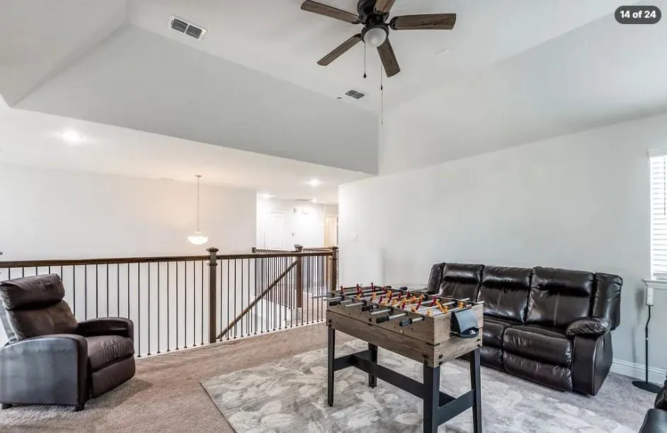 916 Azure Lane