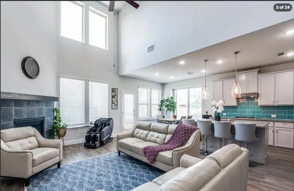 916 Azure Lane