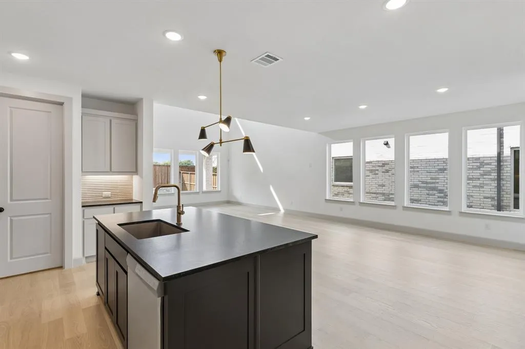 2624 Radiant Way