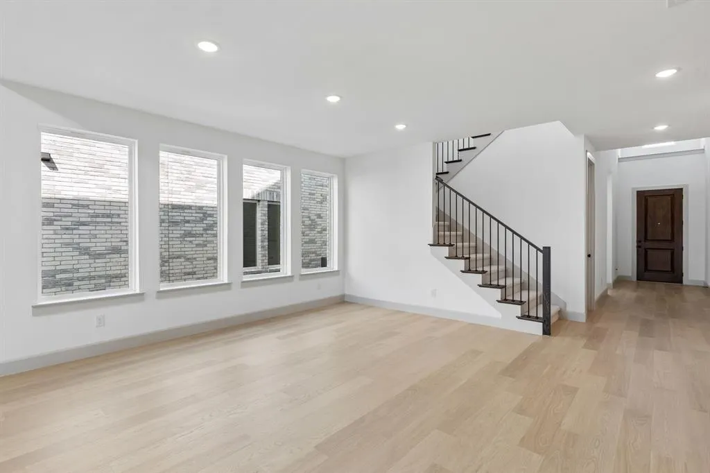 2624 Radiant Way