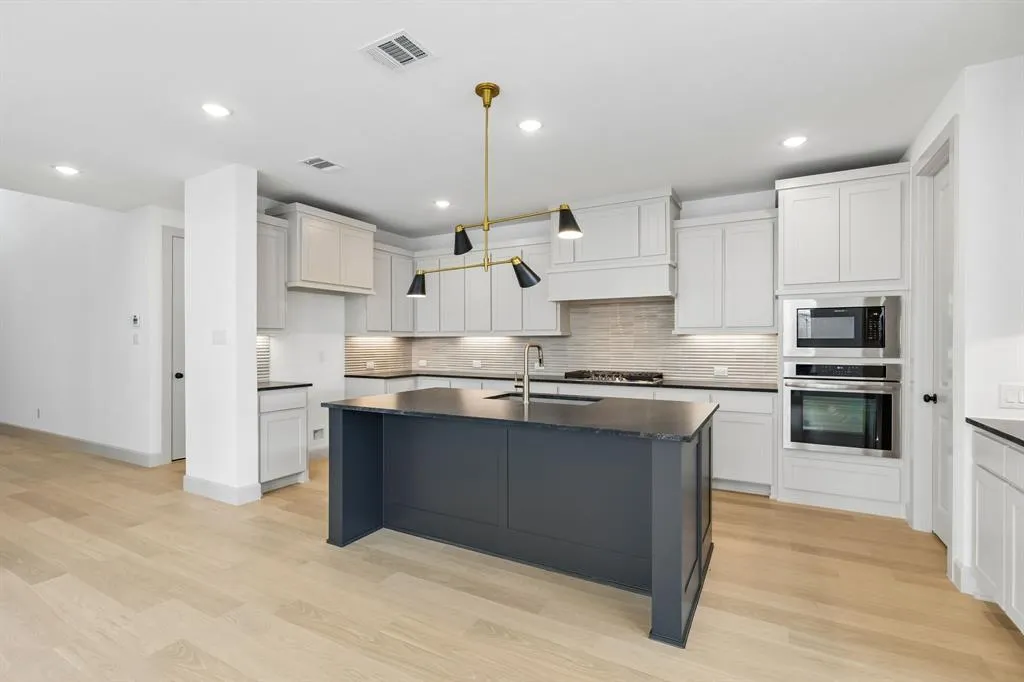 2624 Radiant Way
