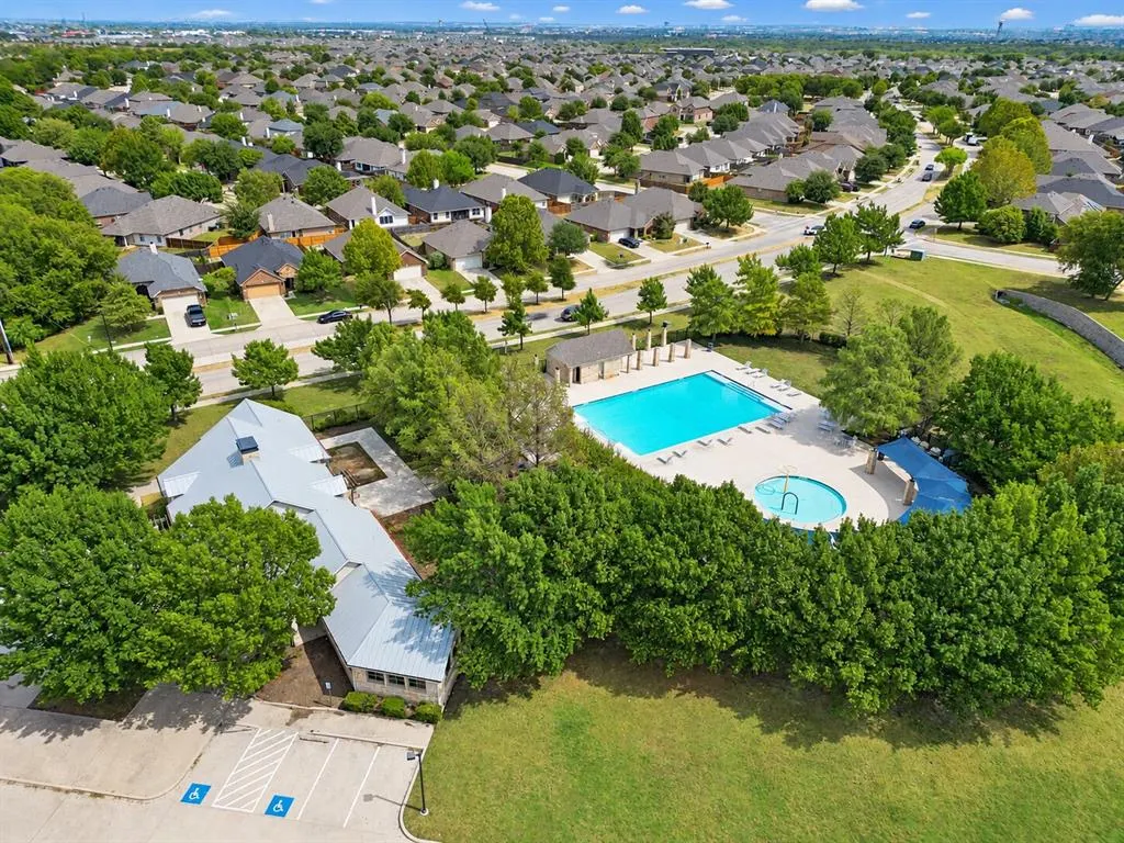 717 Creekside Drive