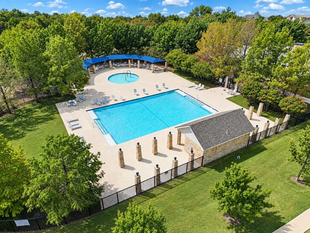 717 Creekside Drive