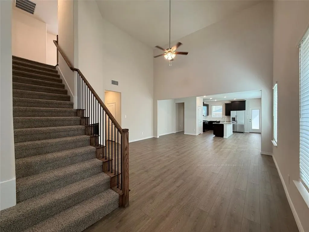 2033 Crockett Way
