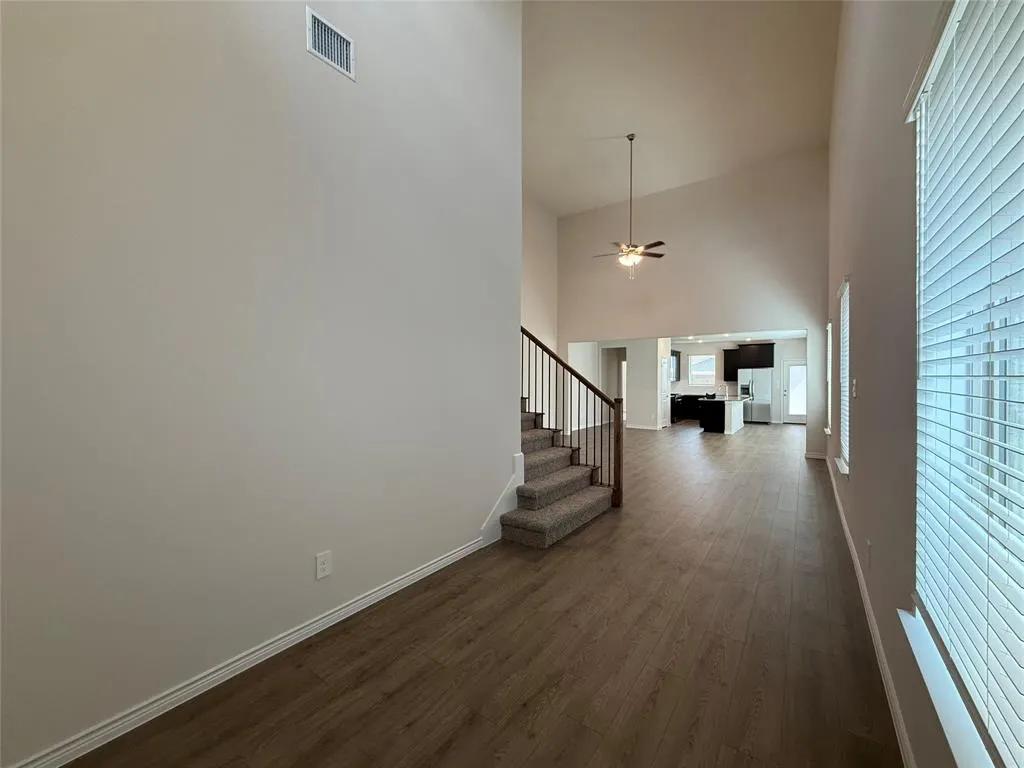 2033 Crockett Way