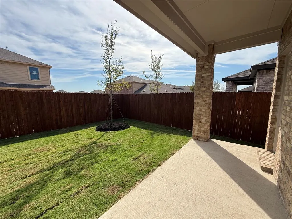2033 Crockett Way