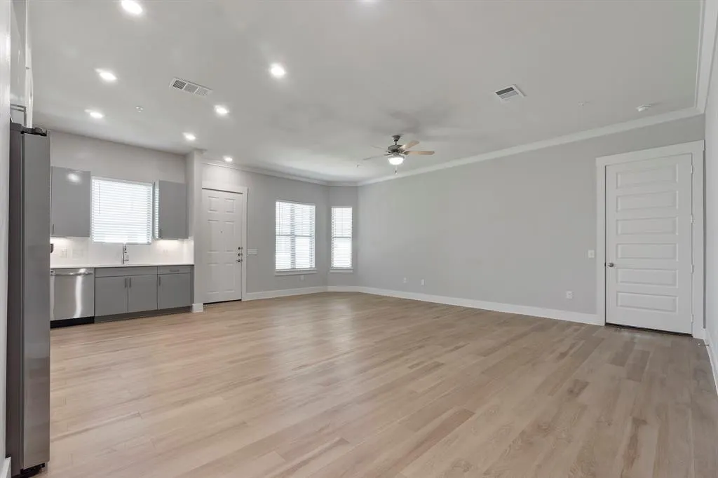 579 LLOYDS ROAD #1104A