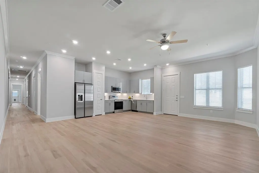 579 LLOYDS ROAD #1104A