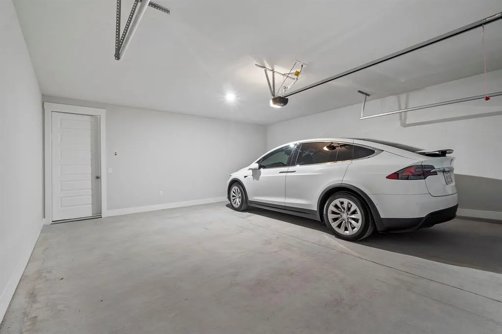 579 LLOYDS ROAD #1104A
