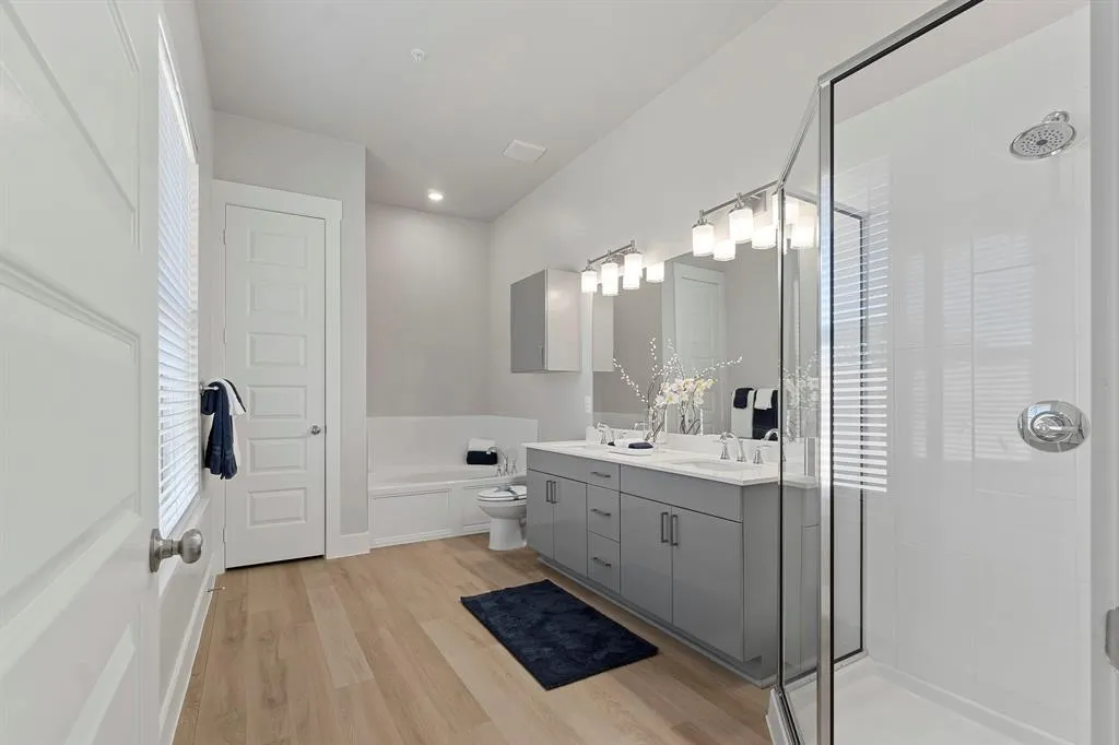 579 LLOYDS ROAD #1104A