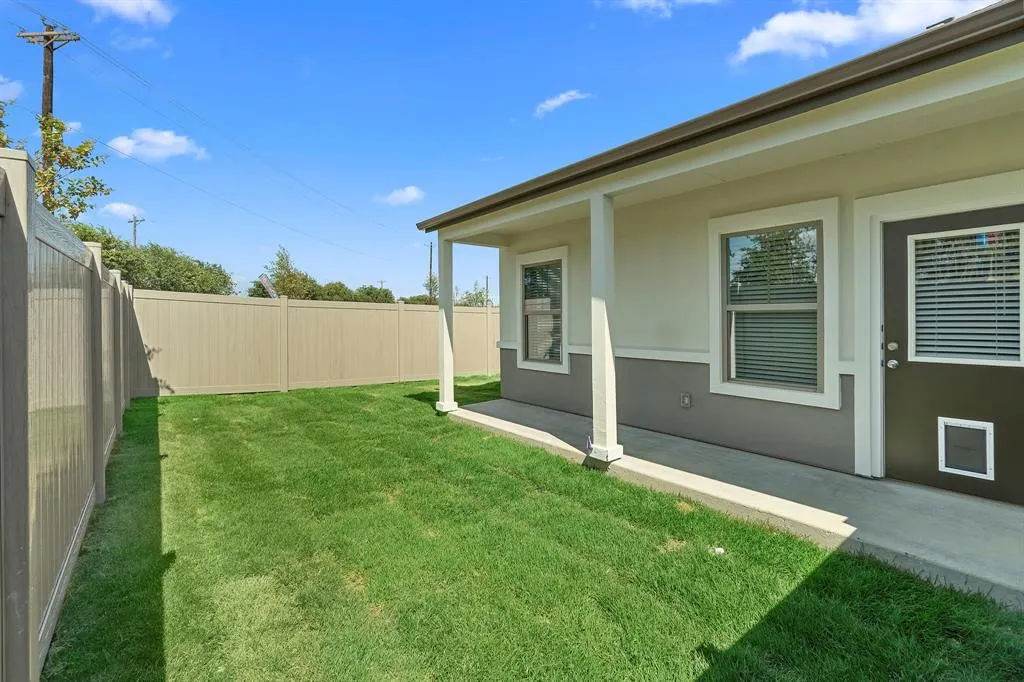579 LLOYDS ROAD #1104A