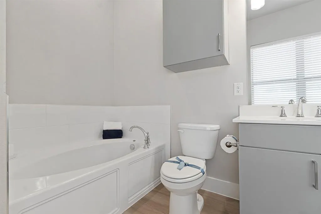 579 LLOYDS ROAD #1104A