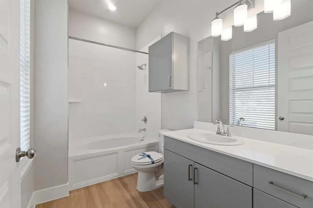 579 LLOYDS ROAD #1104A