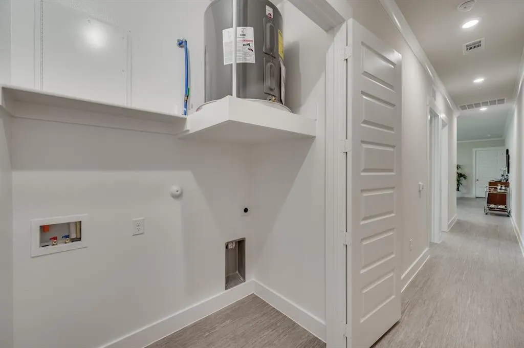 579 LLOYDS ROAD #905A