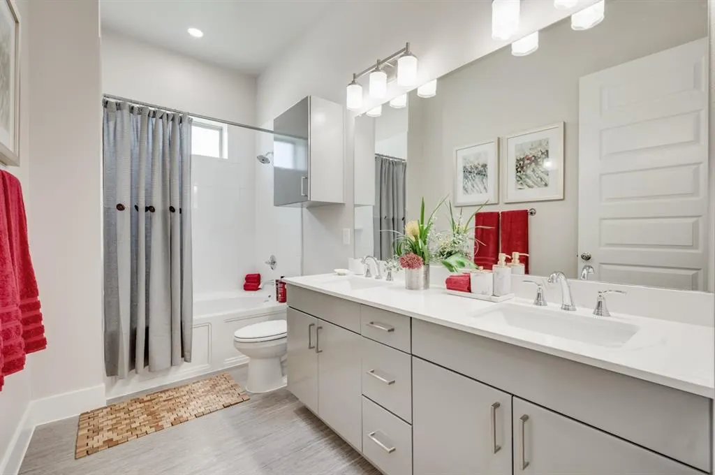 579 LLOYDS ROAD #905A