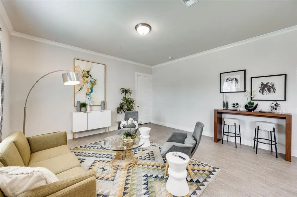 579 LLOYDS ROAD #905A