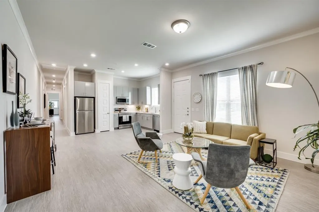 579 LLOYDS ROAD #905A