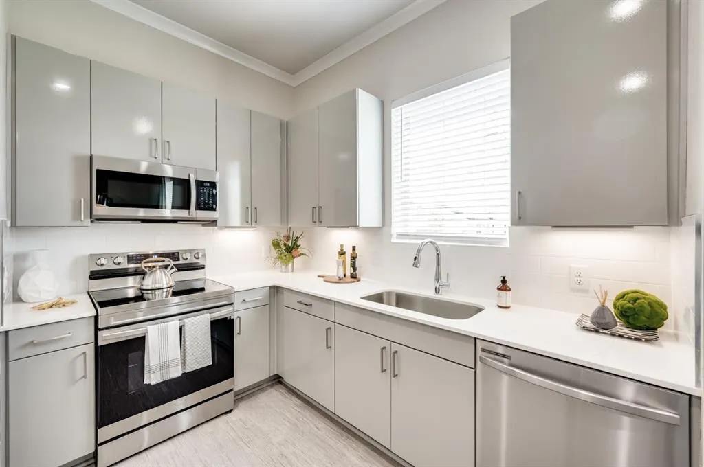 579 LLOYDS ROAD #905A