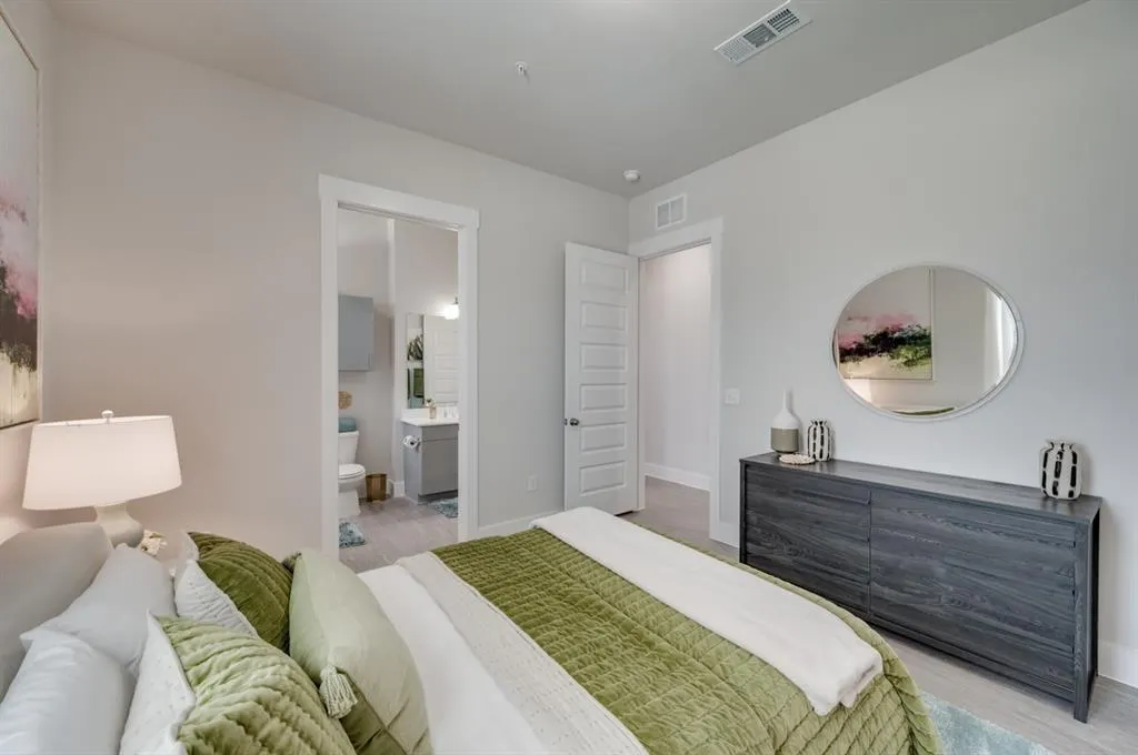 579 LLOYDS ROAD #905A