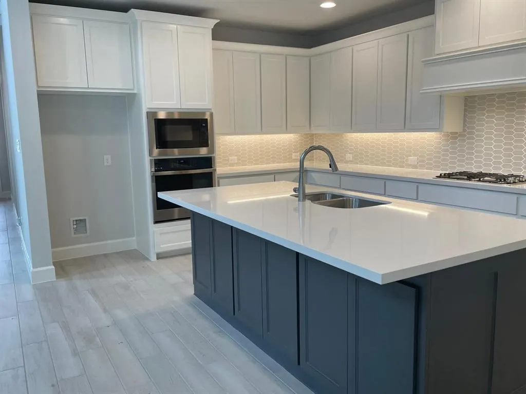 2616 Griffith Mews